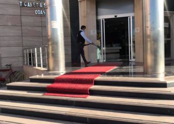 Odamız personeli ve üyelerimiz için odamız düzenli dezenfekte edilmektedir.