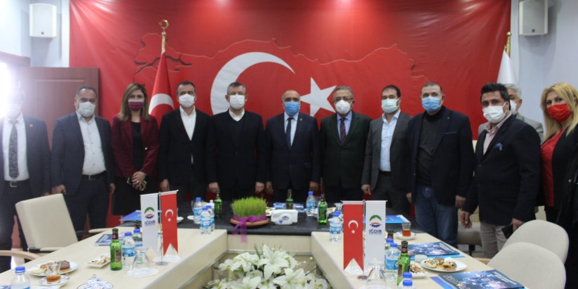 CHP Genel Başkan Yardımcıları Sezai Tanrıkulu ve Özgür Özer Iğdır ziyaretleri kapsamında odamızı ziyaret etti.