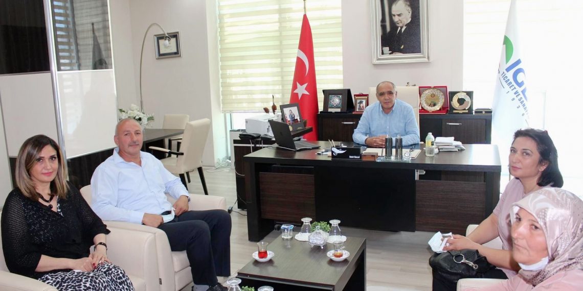 AYYILDIZ KADIN KOOPERATİFİNDEN ODAMIZ YÖNETİM KURULU BAŞKANINA ZİYARET..