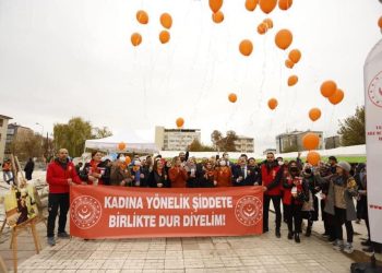 25 Kasım turuncu renklerle kutlandı..