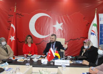 Kadın Girişimciliğinde Yol Haritaları, Kooperatifçilik ve Kendi İşini Kurmak” konulu eğitim programı 2.gününde Cüneyt Örkmez hocamız ile devam etmektedir.