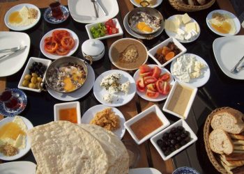 Dünyanın en keyifli gününe sizde katılın #dünyakahvaltıgünü#kahvaltınıalgel5 Haziran 2022 Pazar Saat :16:00⏰Van Kalesi / Eski Van Evi Önü