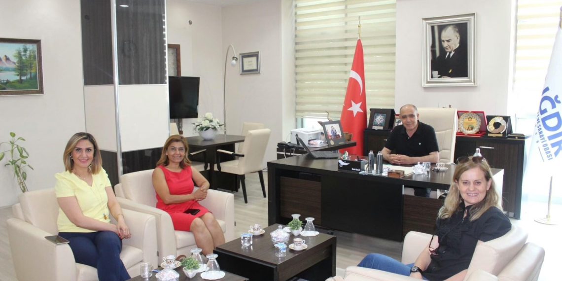 Araz Doğa Sporları ve Kültür Kulübü Derneği Başkanı Serpil Önal odamız yönetim kurulu başkanı Kamil Arslan ‘ı makamında ziyaret etti.Ortak yapılabilecek çalışmalar değerlendirildi. @arazderigdir