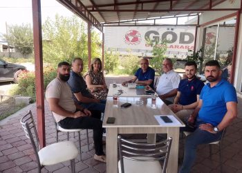 Odamız Meclis Üyesi Abbas Gülek ‘i rahatsızlığından dolayı Odamız yönetim kurulu başkanı Kamil Arslan genel sekreter Gökçen Turan ve Tır karnesi müdürümüz Oktay Günç işyerinde geçmiş olsun ziyareti gerçekleştirdi