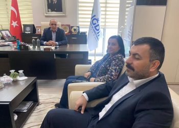 Odamız yönetim kurulu başkanlığına  güven tazeleyerek Yeniden Seçilen Odamız yönetim kurulu başkanı Kamil Arslan ‘a üyemiz   Metin Karadağ ve kadın girişimciler kurulu icra kurulu üyesi Nurhan Karadağ Hayırlı  olsun ziyaretinde bulundu