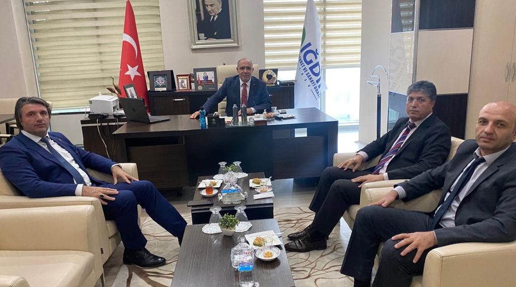 Odamız yönetim kurulu başkanlığına  güven tazeleyerek Yeniden Seçilen Odamız yönetim kurulu başkanı Kamil Arslan ve Meclis Başkanı Tahir  Talay  Iğdır Bahçehir koleji yetkilileri Hayırlı  olsun ziyaretinde bulundu