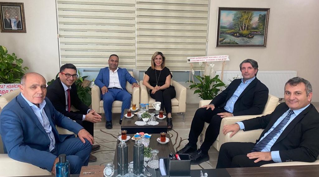 Odamız yönetim kurulu başkanlığına  güven tazeleyerek Yeniden Seçilen Odamız yönetim kurulu başkanı Kamil Arslan ve Meclis Başkanı Tahir  Talay ‘a  SERKA  Genel Sekreteri Nurullah Karaca IHayırlı  olsun ziyaretinde bulundu