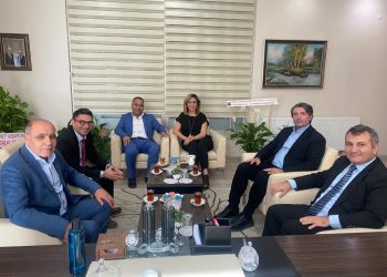 Odamız yönetim kurulu başkanlığına  güven tazeleyerek Yeniden Seçilen Odamız yönetim kurulu başkanı Kamil Arslan ve Meclis Başkanı Tahir  Talay ‘a  SERKA  Genel Sekreteri Nurullah Karaca IHayırlı  olsun ziyaretinde bulundu