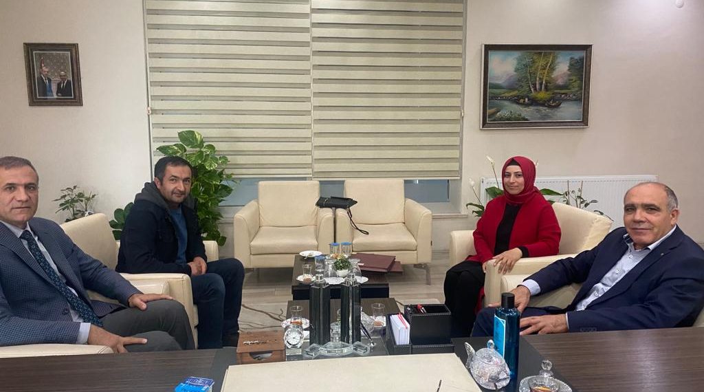 Odamız yönetim kurulu başkanlığına  güven tazeleyerek Yeniden Seçilen Odamız yönetim kurulu başkanı Kamil Arslan ‘a OSB Müdürü Hakan Aras ve ekibi Hayırlı  olsun ziyaretinde bulundu