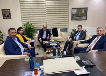 Kars-Ardahan-Iğdır (KAI) Dernekler Federasyonu Başkanı Erdoğan Yıldırım ekibi ve Iğdır Belediye Başkan yardımcımız Nesim Yiğit odamız yönetim kurulu başkanı Kamil Arslan ‘ı makamında ziyaret etti.