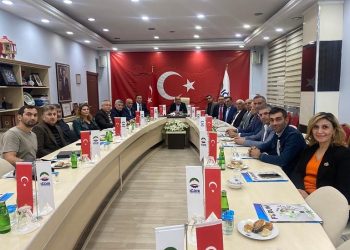 Gebze Ticaret Ve İş geliştirme Platform üyeleri odamız yönetim kurulu başkanı Kamil Arslan’ı ziyaret etti.Ziyaret de ilimize neden yatırım yapılması konusunda açıklama yapan Başkan Arslan platform üyelerine odamız tarafından coğrafi işareti tescil yapıla Iğdır kayısısı tabağı takdim etti.