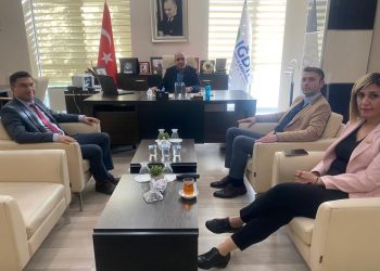 Serka Iğdır Yatırım destek ofisinde uzman personel olarak göreve başlayan Yiğit Can Durdu Başkanımız Kamil Arslan ‘ı makamında ziyaret etti.Başkan Arslan yeni görevinde başarı dileğinde bulundu.