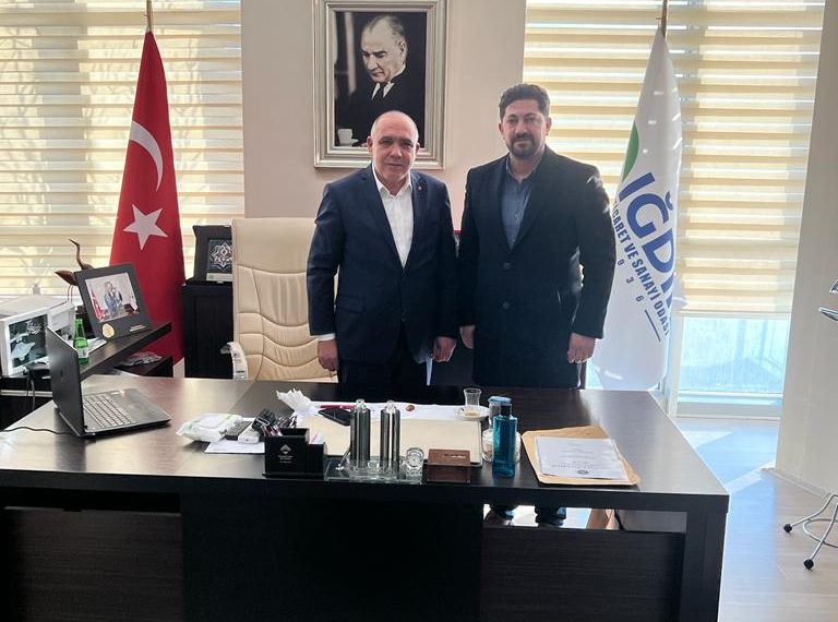 Odamız yönetim kurulu başkanlığına  güven tazeleyerek Yeniden Seçilen Odamız yönetim kurulu başkanı Kamil Arslan ‘a Üyemiz Kasım Birge  Hayırlı  olsun ziyaretinde bulundu