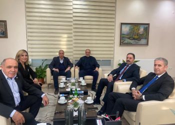 Türkiye Çalışma ve İş Kurumu İŞKUR Iğdır İl Müdürü Mehmet Salih Serçe ve Müdür Yardımcısı Bülent Dilmen Odamız Yönetim Kurulu Başkanı Kamil Arslan ‘a hayırlı olsun ziyaretinde bulundular.Ziyaret de üyelerimiz Hasan Yalçın ve Zafer Yalçın ‘da bulundu.