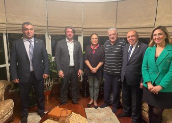 Geçtiğimiz günlerde Azerbaycan’da trafik kazası geçiren  AK Parti Milletvekili  sayın Şamil Ayrım’ıa odamız yönetim kurulu başkanı Kamil Arslan ,Meclis Başkanı Tahir Talay,yönetim kurulu başkan yardımcısı Ekber Ayaz ve genel sekreter Gökçen Turan geçmiş olsun ziyaretinde bulundu.