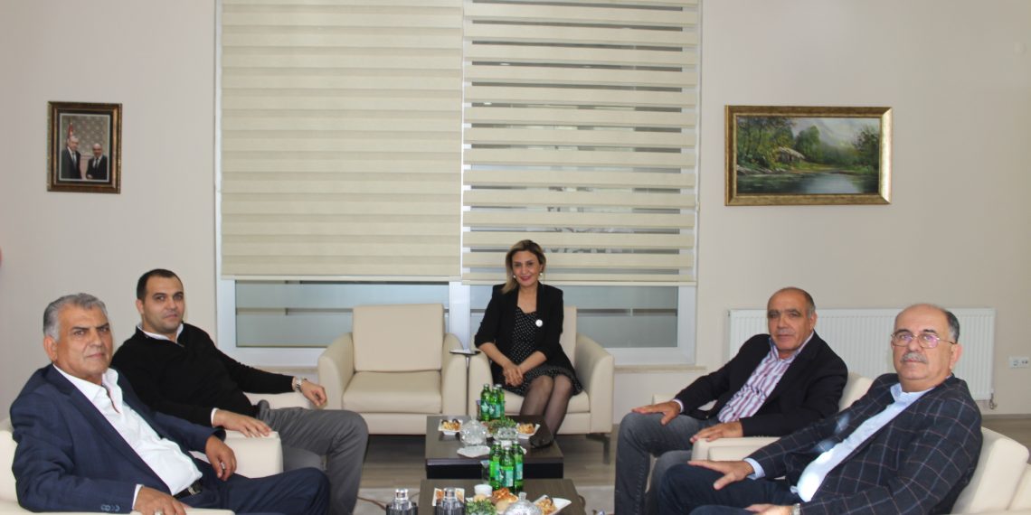 Dilucu Danışma Kurulu Üyesi Haymana Ticaret Borsası Yönetim Kurulu Başkanı Fazlı Çınar ve Kadirli Ticaret ve Sanayi Odası Yönetim kurulu Başkanı Mehmethan Yüksel Odamız yönetim Kurulu Başkanı Kamil Arslan’ı makamında ziyaret etti.