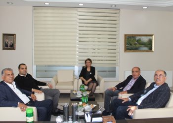 Dilucu Danışma Kurulu Üyesi Haymana Ticaret Borsası Yönetim Kurulu Başkanı Fazlı Çınar ve Kadirli Ticaret ve Sanayi Odası Yönetim kurulu Başkanı Mehmethan Yüksel Odamız yönetim Kurulu Başkanı Kamil Arslan’ı makamında ziyaret etti.