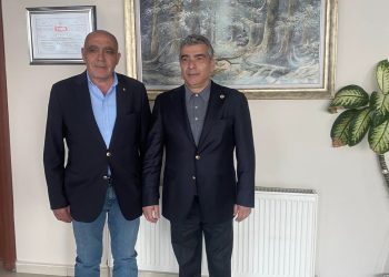 Ak parti milletvekilimiz Sayın Cantürk Alagöz odamız yönetim kurulu başkanı Kamil Arslan’ı ziyaret etti.Ziyarette Iğdır ve Ticaret değerlendirildi.