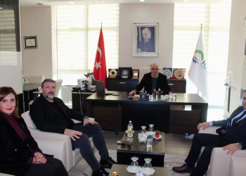 Iğdır Dilucu GTİ müdürlüğüne atanan Çetin Özarslan odamız yönetim kurulu başkanı Kamil Arslan’ı makamında ziyaret etti.Ziyarette odamız Meclis başkanı Tahir Talay ve genel sekreter Gökcen Turan hazır bulundu.Başkan Arslan müdür Özarslan’a başarılar diledi