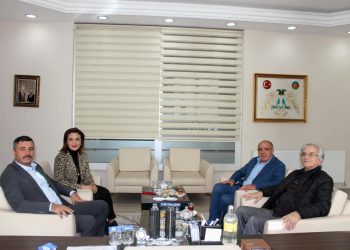 Odamız ortaklığında İstanbul’da yapılan yatırım lansmanına katılan İranlı yatırımcı Hajabdollah Gıda sanayi Limited Şirketi genel müdürü Bahram Fahrokhi odamız yönetim kurulu başkanı Kamil Arslan ‘ı makamında ziyaret etti.İlimize yapılacak yatırımların değerlendirildiği Ziyarette Ticaret il müdürü Mücahit Yalçın ve genel sekreterimiz Gökçen Turan hazır bulundu.