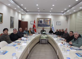 Odamız olağan meclis toplantısı Meclis başkanı Tahir Talay’ın başkanlığında yapıldı.2025 yılı bütçesinin kabul edildiği toplantıda odamız Eylül ayı toplantısında gündeme getirilen ve nakliye sektörü ile yapılan toplantılarda dile getirilen ve odamız aracılığı ile ilgili makamlara iletilen 28/12/2024 tarih 9366 sayılı resmi gazetede yayınlanan Türk plakalı araçlara İran’da uygulanan yöntemle mütekabiliyet esasları değerlendirildiBaşkan Talay 2025 yılının tüm meclisimize ve esnafımıza hayırlı ve bol kazançlı olmasını temenni ederim dedi.