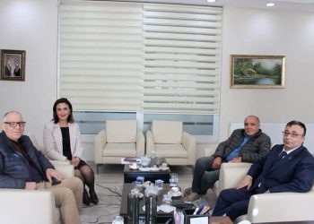 Sosyal Güvenlik Kurumu İl Müdürü Reşat Eyikudamacı odamız yönetim kurulu başkanı Kamil Arslan ‘ı makamında ziyaret etti.Ziyarette 2024 yılının emeklilik yılı olması nedeniyle  önümüzdeki günlerde ortaklaşa yapılacak etkinlikler değerlendirildi.