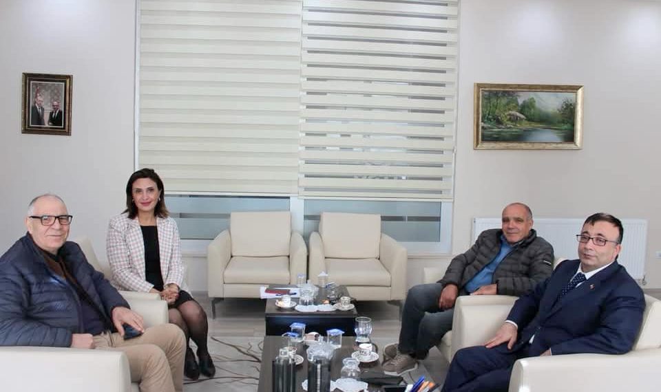 Sosyal Güvenlik Kurumu İl Müdürü Reşat Eyikudamacı odamız yönetim kurulu başkanı Kamil Arslan ‘ı makamında ziyaret etti.Ziyarette 2024 yılının emeklilik yılı olması nedeniyle  önümüzdeki günlerde ortaklaşa yapılacak etkinlikler değerlendirildi.