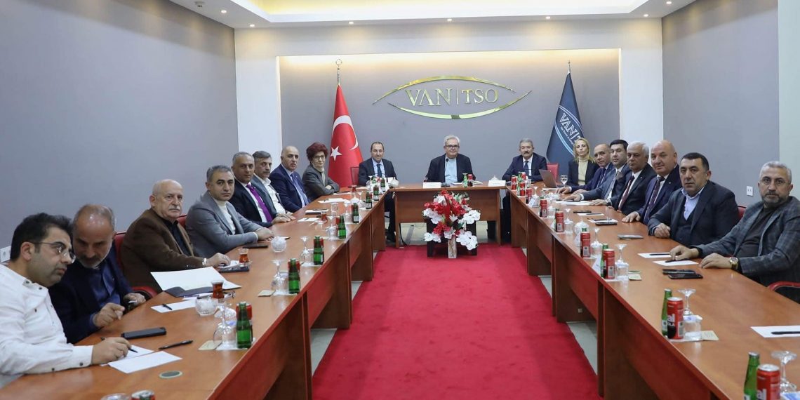 Odamız Yönetim Kurulu Başkanı Kamil Arslan Türkiye Ekonomi Politikaları Araştırma Vakfı (TEPAV) Kurucu Direktörü Sn. Güven Sak’ın başkanlığında Ağrı , Kars, Doğubayazıt, Erciş ve Yüksekova TSO Başkanları ile birlikte Akademik Danışman Prof. Dr. Sn. A.Menaf Turan’ın da iştirakleriyle “Sınır İlleri Oda Başkanları İstişare Toplantısı” na katılım sağladı. Alınan kararların ülkemiz adına hayırlı olmasını temenni ederiz