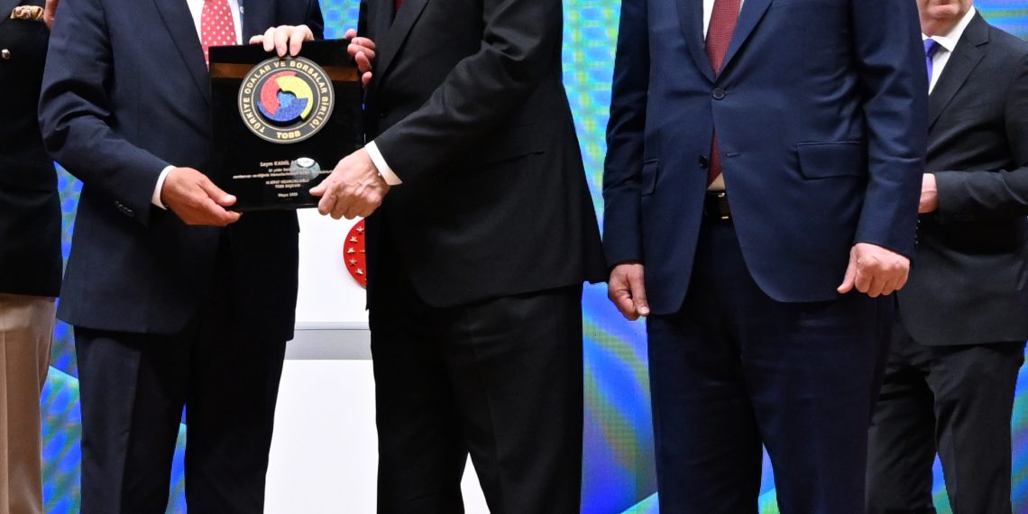 Hizmet şeref plaket törenine katıldık.