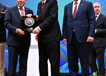 Hizmet şeref plaket törenine katıldık.